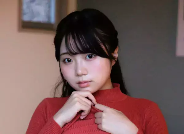 身長154cmのトランジスタ・グラマー、小野たまり、迫力ボディと親しみやすい笑顔で魅了