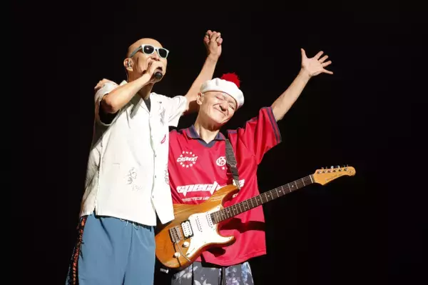 爆風スランプ、35年ぶり日本武道館　“大きな玉ねぎ”の下で8000人と作った「事件性満載」の一夜【ライブレポート】