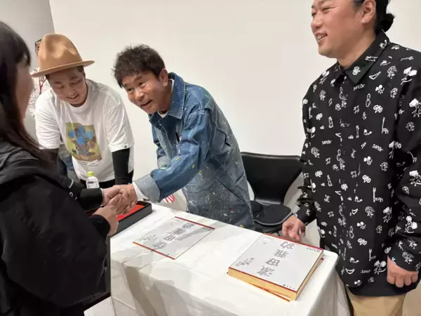 ダウンタウン・浜田雅功、初のファン交流イベント　300人に手形手渡す　マレーシアからの来場者も
