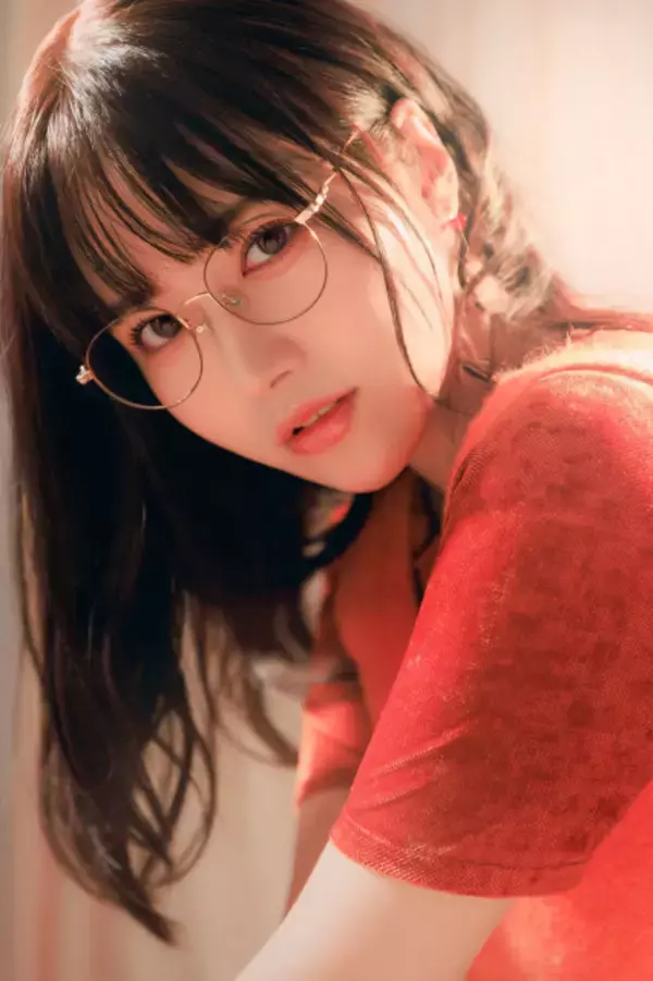 グラビアアイドルで俳優の東雲うみ、最も多く雑誌の表紙を飾った人物を表彰する「トップカバーアワード」で2位にランクイン　トップ10に入った女性は1位のえなこと2名のみ