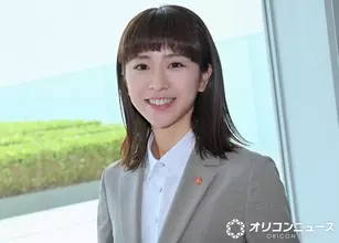 黒島結菜、ドラマ撮影の休憩中に編み物「これはバッグを編んでいるところ」　『未解決の女』現場のオフショットに反響「すごい」「手先が器用なんですね」
