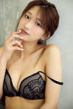 「話題の俳優・侑希、ファッショナブルでセクシーなグラビア」の画像1