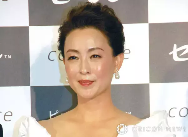 床嶋佳子、夫との“顔出し”2ショット添え結婚6周年を報告「幸せそう」「素敵な夫婦」　2020年に“ビビビ婚”