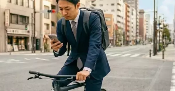 「自転車の“ながらスマホ”が青切符対象に　4月から見直したいポイント」の画像