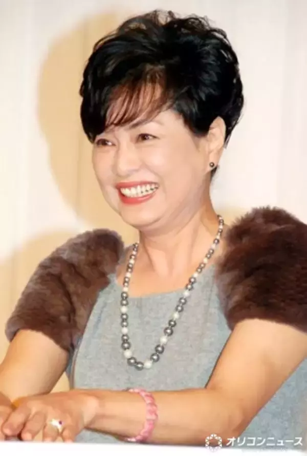 かとうかず子、初孫を抱いたお宮参りショットに反響「いいお顔」「素敵ですね!!」　元夫は東国原英夫