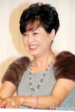 かとうかず子、初孫を抱いたお宮参りショットに反響「いいお顔」「素敵ですね!!」　元夫は東国原英夫