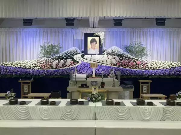 中村玉緒さん通夜しめやかに　和田アキ子と明石家さんまが言葉を交わす　勝新太郎さんと同じお墓に納骨される予定