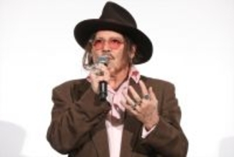 ジョニー・デップ、8年半ぶり来日時の“神対応”を振り返る　熱狂の舞台裏を捉えた公式写真一挙解禁