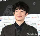 「濱正悟、シックな黒スーツでレッドカーペットに登場　短編映画『しろくま』初上映「感想がとても楽しみ」」の画像1