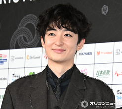 濱正悟、シックな黒スーツでレッドカーペットに登場　短編映画『しろくま』初上映「感想がとても楽しみ」