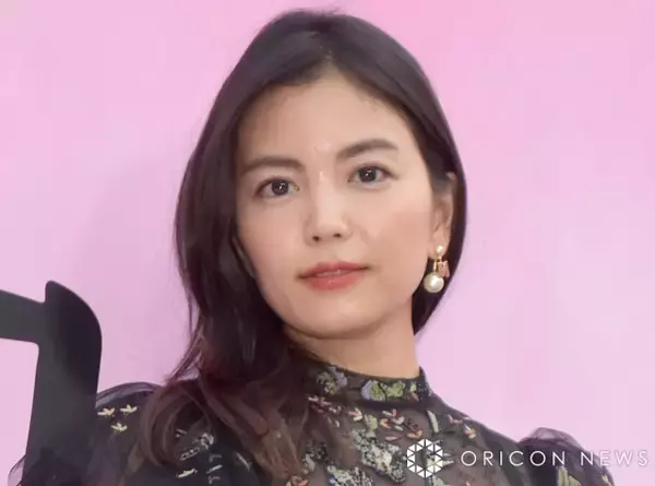 矢野未希子、広大な自宅庭に芝張り　作業進める様子を公開し「すごい」「行動力が半端ない」「プロに頼むレベル」の声
