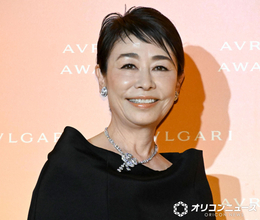 安藤優子、お気に入りの“マント”羽織った秋冬コーデを披露　紅葉にインスパイアされた粋なスタイルに反響「とても綺麗なイエロー」「おしゃれ」「暖かそう」