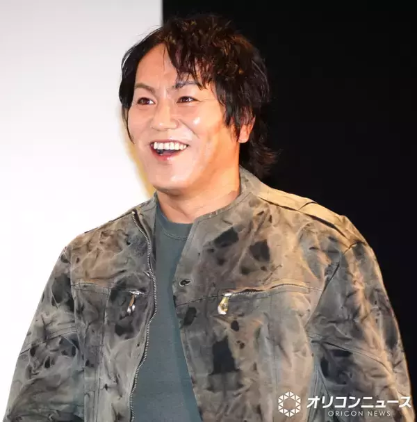 狩野英孝、“映画主人公”風の衣装で登場も「ちげえな」　『サイレントヒル』クイズにまさかの誤答