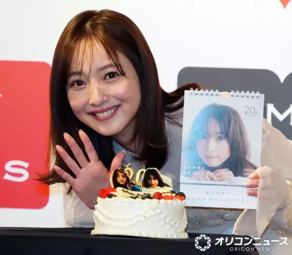 佐々木希、カレンダー先行公開に大反響で照れ笑い「私自身はちょっと恥ずかしいんですけど」　リアルな“普段の私”披露