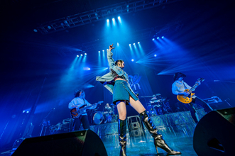 May'n、20周年記念ライブツアーが終幕　あふれる想い、30曲超えの大ボリュームライブ【オフィシャルライブレポート】