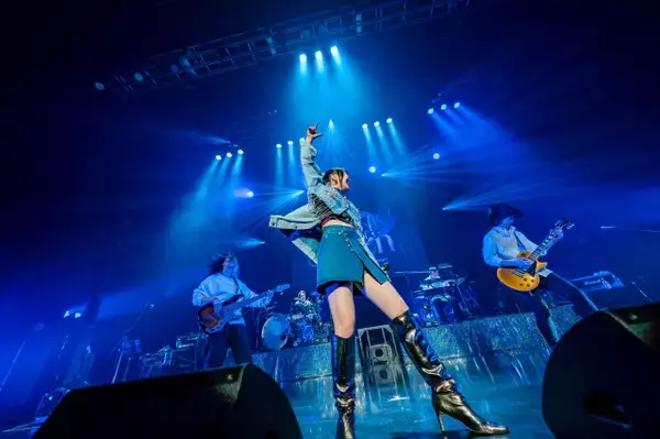 May'n、20周年記念ライブツアーが終幕　あふれる想い、30曲超えの大ボリュームライブ【オフィシャルライブレポート】