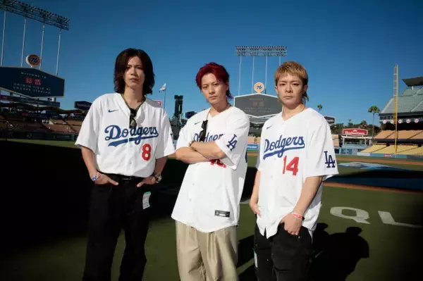 Number_i、ドジャースタジアムで始球式　名前入りユニフォーム着用、背番号の由来