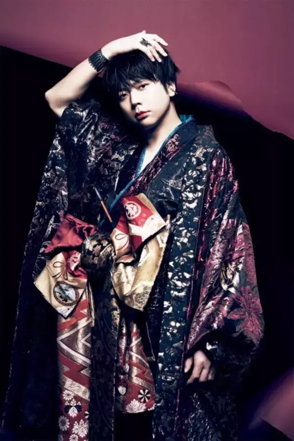 NEWS増田貴久、最新ツアー全衣装を自身で徹底解説　『装苑』だけの特別スタイリングも披露