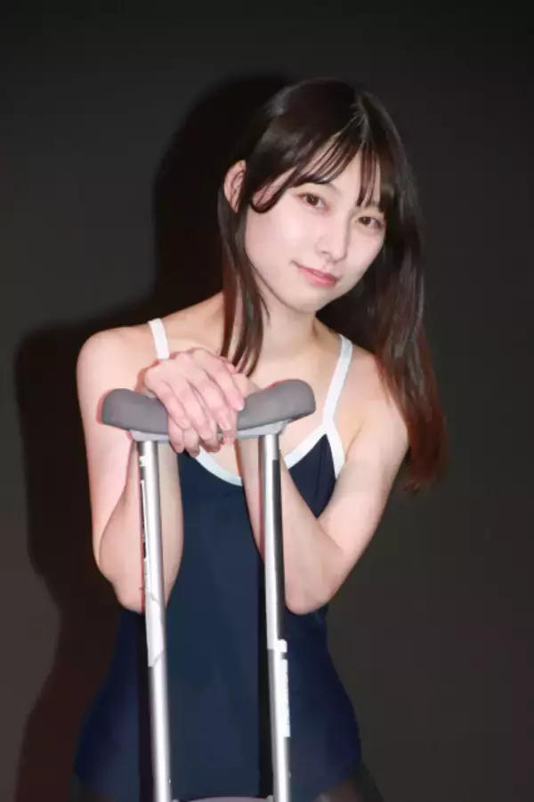 松葉杖に水着でグラビアミスコン『ミスヤングチャンピオン』出場の俳優・藤崎恋、歴女の意地で「風魔一族と戦って負けちゃったことに」