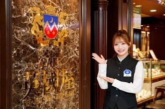 NMB48坂田心咲、なんばでカフェ「英國屋」本気コスプレ　最近「カフェオーレのおかわりも無料になった」とさらりとアピール