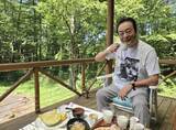 「高橋英樹、長野の山奥に構える別荘で自然を満喫　別荘バックに妻との2ショットも披露「ご立派!!!」「木の香りがする素敵な別荘」」の画像1