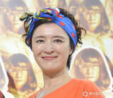 「新婚1ヶ月の51歳・しゅはまはるみ、お相手と“2ショット”　左手薬指に指輪がキラリ」の画像1