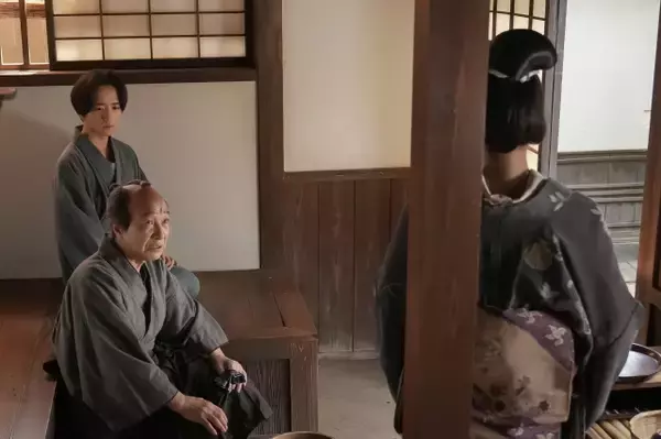 『ばけばけ』ヘブンの提案について話し合う　第93回場面カット