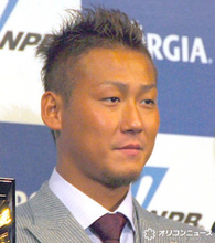 中田翔「新相棒!!どう??」　真っ赤なバイクにまたがるワイルドショットに反響「めちゃカッコいい」「ホントにセンスいいね～」