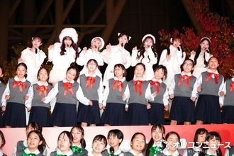 CANDY TUNE、純白の冬衣装で東京スカイツリーを点灯　“53万球”に大興奮＆少年少女合唱団とキュートな歌声届ける