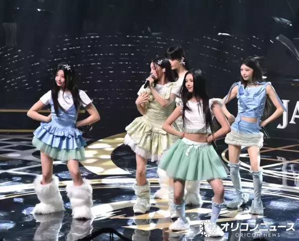 【レコ大】ILLIT、キュートに「Almond Chocolate」をパフォーマンス　振り付け覚えられなかった安住アナはアーモンドチョコレート連続食い