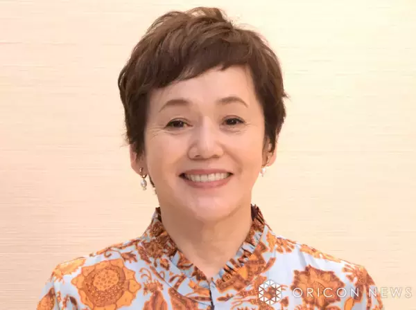 大竹しのぶ、自宅ベランダに咲いた色鮮やかなアザレアを披露「美しいですね」