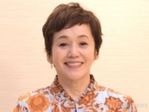 大竹しのぶ、自宅ベランダに咲いた色鮮やかなアザレアを披露「美しいですね」