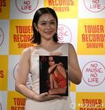 「村重杏奈、写真集撮影地でおじさんからキスを求められる「オーストラリアでもおじさんにモテた」」の画像1