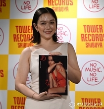 村重杏奈、写真集撮影地でおじさんからキスを求められる「オーストラリアでもおじさんにモテた」