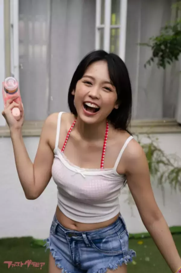 “次世代グラビアクイーン”宮嶋くるみ、天真爛漫な魅力詰まったグラビア　カメラの前でどんどん自然体に