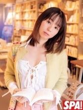 小池里奈、『週刊SPA!』でストーリーグラビア　本屋で“ドキドキ物語”体現