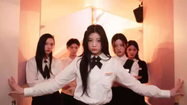 ILLIT、“魔法のレストラン”を舞台にしたMV公開　アニメ主題歌「Sunday Morning」リリース