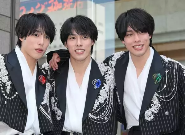 佐藤三兄弟、一卵性三つ子ぶりを発揮しまくる　質問に4連続で同じ回答　ザ・たっちから三つ子ギャグ伝授される