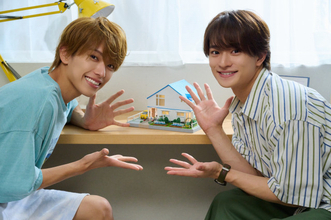 【夏色の雲が恋と嵐をまきおこす】ACEes深田竜生＆浮所飛貴、ミニチュアハウスの再現度に驚き「本当にセットのまんま！」