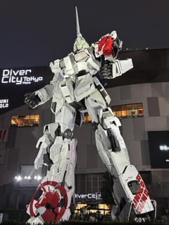 お台場「実物大ユニコーンガンダム立像」雨の中ファン大集結で拍手「ありがとうー！」　最後の企画で9年の歴史に幕