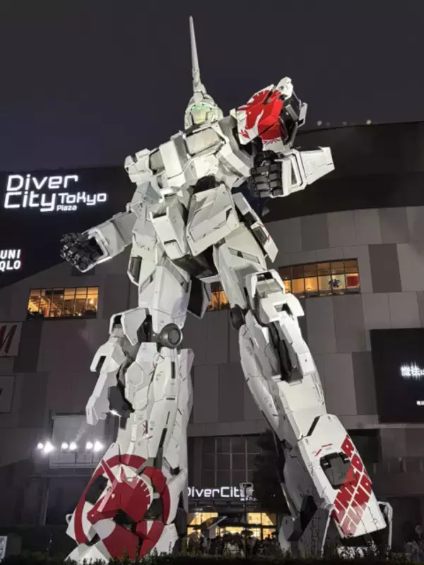 お台場「実物大ユニコーンガンダム立像」雨の中ファン大集結で拍手「ありがとうー！」　最後の企画で9年の歴史に幕