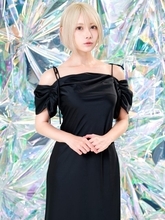 「髪色と水着ピンク合わせで可愛い〜！」　人気コスプレイヤー・篠崎こころの自撮りにネット衝撃