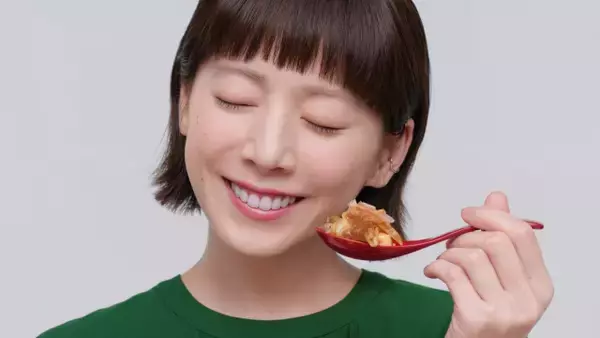 夏帆、やよい軒の定食を楽しむ様子が公開