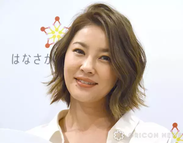 49歳・瀬戸朝香、最近ハマっている「ユニクロ」で“全身コーデ”　飾らないシンプルスタイルを披露「素敵」「可愛い」