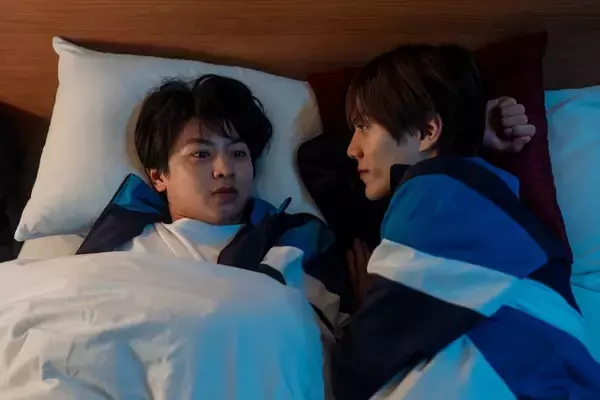 藤本洸大＆簡秀吉、1台のベッドをシェア　『修学旅行で仲良くないグループに入りました』第3話あらすじ
