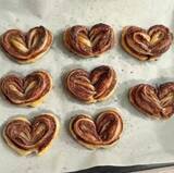 「バレンタインデー・材料2つで簡単にできる「ミルフィーユハートチョコパイ」が話題「かわいい」「食べる音めっちゃいい」」の画像1