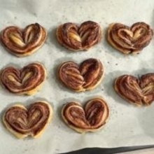 バレンタインデー・材料2つで簡単にできる「ミルフィーユハートチョコパイ」が話題「かわいい」「食べる音めっちゃいい」