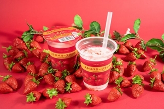 ファミリーマート、「ストロベリーフラッペ」が進化　“まるでいちごを頬張る”味わいに　モナキの限定サイン入りチェキが当たるキャンペーンも