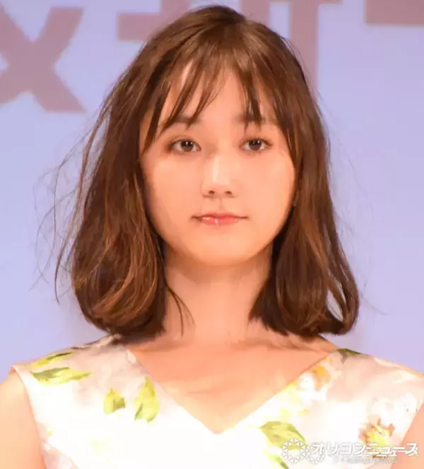 モデル・鈴木友菜、第1子の妊娠を報告　ふっくらお腹のショット添え「穏やかで愛おしい日々を過ごしています」