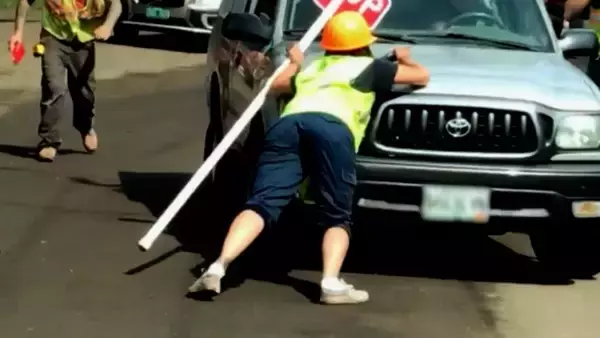 作業員をボンネットに乗せたまま走行…　超危険行為に騒然　医学院生惨殺の謎にも迫る『衝撃ファイル』13日放送